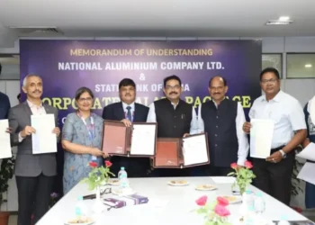 SBI, NALCO sign MoU to provide salary package, insurance benefits to around 9k contractual workers